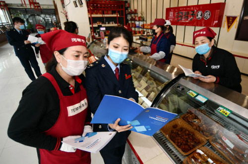 遼寧稅務(wù)創(chuàng)新服務(wù) 線(xiàn)上宣傳與線(xiàn)下服務(wù)融合，美甲服務(wù)點(diǎn)亮稅收宣傳月新模式